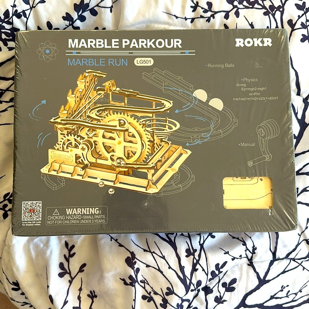 NWOT Marble Parkour